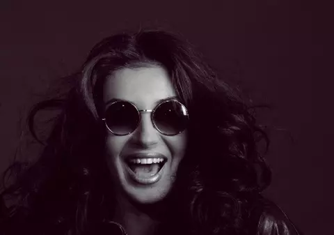 De ziua ei, Elena de la Mandinga pregăteşte videoclipul "Bling" | AUDIO