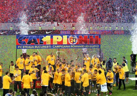 Steaua A DECLANŞAT FIESTA! Uite cum au sărbătorit roş-albaştrii, alături de mii de suporteri | FOTO