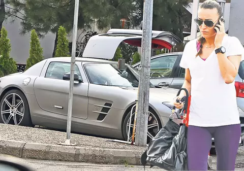 Raluca Sandu, la sală cu un bolid de 195.000 €