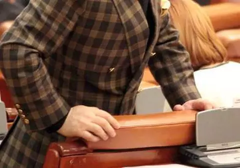 ULUITOR! BECALI E PARLAMENTAR ÎNCĂ! VEZI CUM A RĂMAS LATIFUNDIARUL DIN PIPERA ÎN CASA POPORULUI!