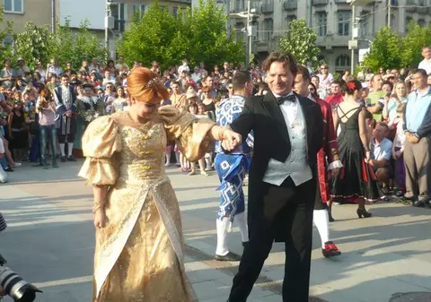 Primarul Craiovei, Lia Olguţa Vasilescu, costumată în prinţesă | FOTO