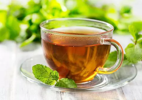 Teiul, ceaiul care îţi asigură un somn liniştit