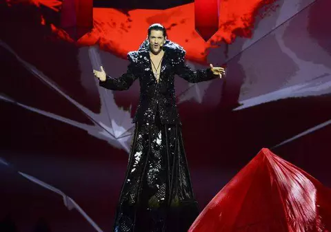 UN DESIGNER CELEBRU de la noi CRITICĂ HAINELE lui CEZAR OUATU, la EUROVISION: "PĂCAT DE ȚINUTĂ, el ESTE UN BĂRBAT FRUMOS. A arătat ca Batman"