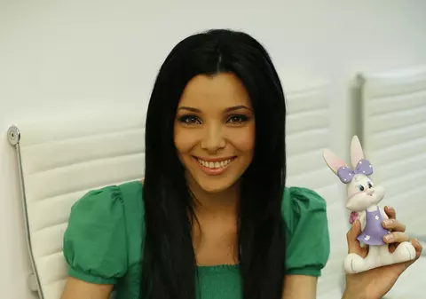 NU E ACASĂ şi NU E NICI ÎN VACANŢĂ! Unde petrece CORINA CARAGEA Paştele?