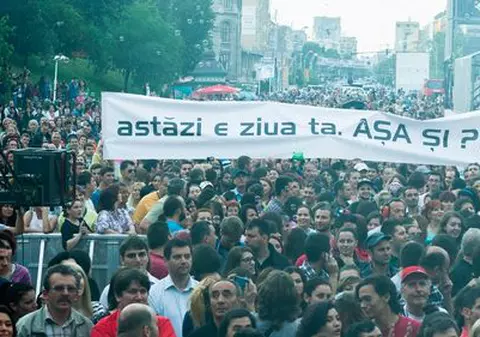 Cornel Ilie a avut peste 10.000 de invitaţi la ziua lui. Află unde şi-a sărbătorit ziua liderul trupei VUNK!