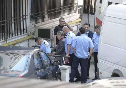 PRIMA IMAGINE cu GIGI BECALI, după ce a INTRAT LA PUȘCĂRIE! Uite-l cu CĂTUȘE la MÂINI, INTRÂND în sala de TRIBUNAL! FOTO