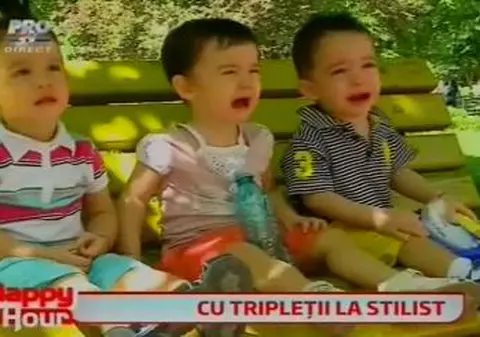 BALAMUC la COAFOR cu TRIPLEȚII lui LUCIU! Vezi cum au URLAT din toți RĂRUNCHII la PRIMUL TUNS, în timp ce mama lor îi PRIVEA ȘI ÎȘI BEA CAFEAUA