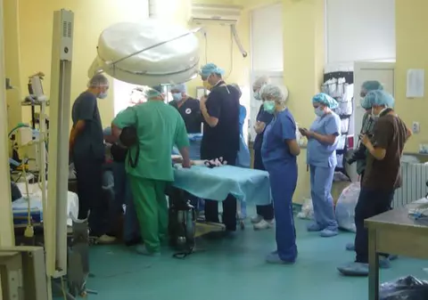 Medicii americani au început operaţiile la Craiova
