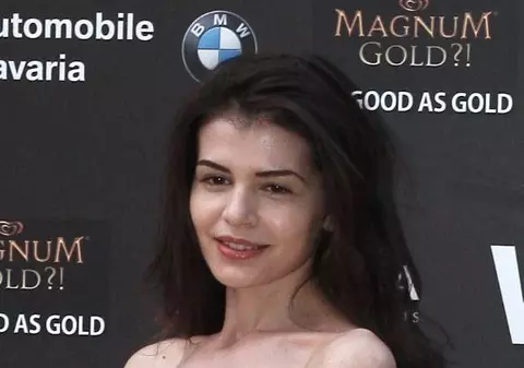 Moni S-A DESPĂRŢIT de iubitul chinez? Proiectele pentru viitoarele luni NU INCLUD ÎNTOARCEREA în America!