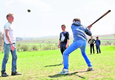 Selecţionerul Cornel Ştirbu ştie cum au inventat americanii baseballul: «Ne-au furat oina!»