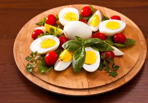 Ce faci cu ouăle roşii rămase după Paşte. 4 reţete cu ouă fierte