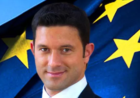 Lucrează cot la cot cu un europarlamentar