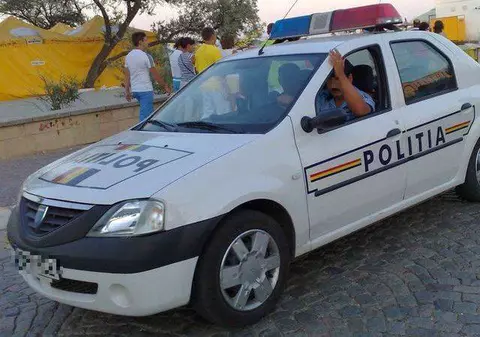 Două persoane rănite după ce microbuzul în care se aflau s-a răsturnat, pe DN1