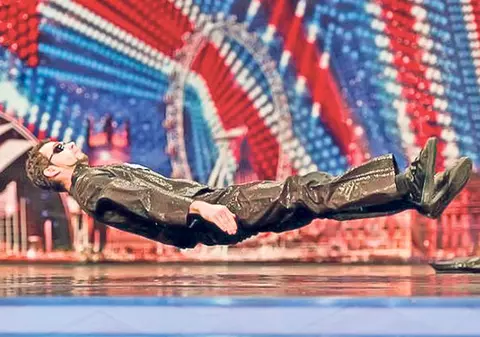 Razy Gogonea, românul care i-a uimit pe britanici cu mişcările sale, invitat special în finala „România Dansează"