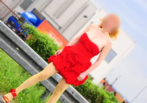 O cântăreaţă de la noi a fost AMENDATĂ la Belgrad, în timp ce filma un videoclip | FOTO