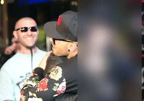 MOMENTUL EMOŢIONANT de care Alex Velea îşi va aminti peste ani! Vezi cine l-a îmbrăţişat cu drag! FOTO