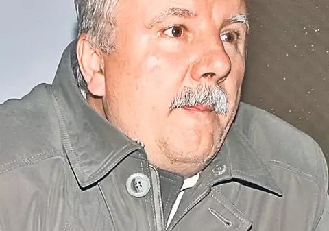 Şi pe el l-a ţepuit Gigi! Gicu Onofrei i-a vândut lui Becali găini, dar n-a mai văzut banii