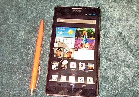 Acest telefon are cel mai mare ecran din lume!