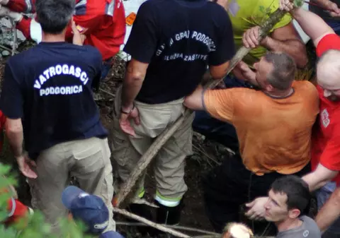 ACEŞTIA SUNT ROMÂNII RĂNIŢI ŞI INTERNAŢI DUPĂ TERIBILUL ACCIDENT DIN MUNTENEGRU!