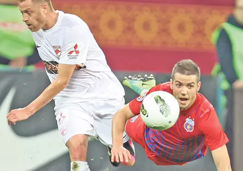 Emeric Ienei are o explicaţie pentru jocul ofensiv steril al roş-albaştrilor în primele amicale ale verii | INTERVIU