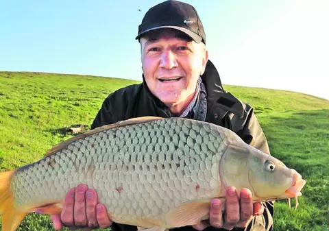 Are balta peşte! Dan Bittman a populat, în sfârşit, lacul Sulimanu cu crapi mari