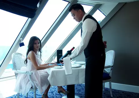 Mirela Stelea, RĂSFĂŢATĂ de soţul ei! Bogdan Stelea a trimis-o SINGURĂ  într-o CROAZIERĂ DE 5 STELE cu PROPRIUL MAJORDOM! FOTO