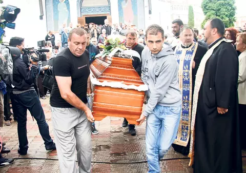 Drama a două femei din Curtea de Argeş, care au supravieţuit tragediei rutiere de lângă Podgoriţa! Încă nu au aflat că soţii lor au murit