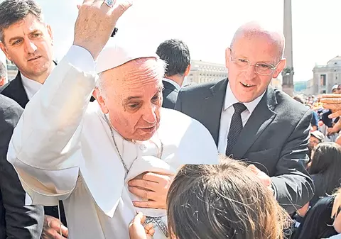 Papa Francisc va lua măsuri împotriva prelaţilor care îi susţin pe homosexuali