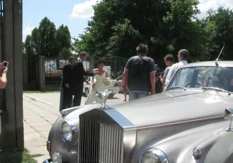 Boxerul român s-a căsătorit azi. Lucian Bute şi soţia sa au venit la nuntă cu Rolls Royce!