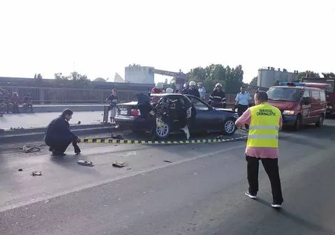 Accident cumplit la Constanţa! Vitezoman, tăiat în două de o balustradă | FOTO