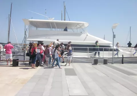 A dat 920.000 de euro pe acest OZN. Va plimba toată vara turiştii cu el!