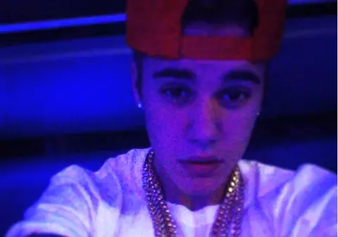 Justin Bieber, rănit la gât în timpul turneului din SUA - VIDEO