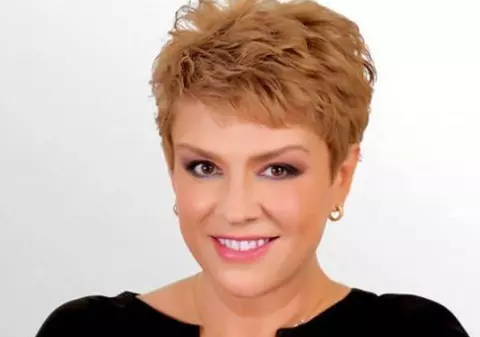 CÂND şi CUM SE MACHIAZĂ Teo - "Mă consider chiar norocoasă, stând în spatele feţei mele"