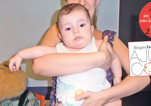 Ana-Rut trebuie operată de scolioză. Are nevoie de montarea unui dispozitiv ce costă 24.000 €