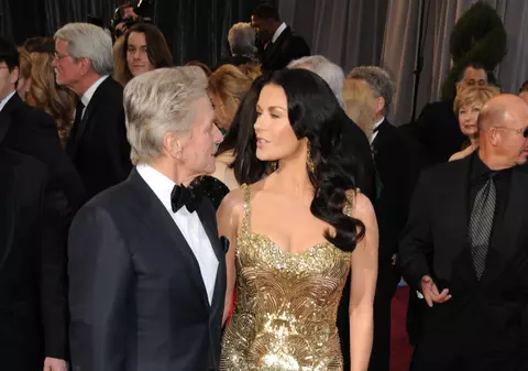 E disperat! Michael Douglas nu ştie cum să-şi mai împace soţia. I-a luat un colier de 40.000$!