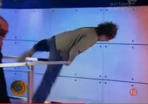 BĂTAIE în direct la TV! ANDREI GHEORGHE i-a dat un PUMN unui INVITAT! Vezi ce-i face unui alt PARTICIPANT! VIDEO