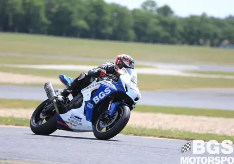 Pilotul BGS Ionuţ Mistode conduce în clasamanetul Campionatului Romanian Superbike