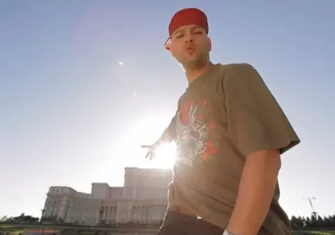 PREMIERĂ LIBERTATEA.RO | Bitză lansează single-ul şi videoclipul "Soare din nou", feat. Minelli