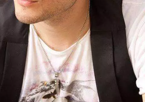 DOLIU în familia unui ÎNDRĂGIT CÂNTĂREŢ! Tatăl său GRAV BOLNAV s-a stins din VIAȚĂ