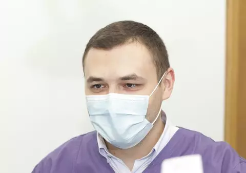 Un bărbat și-a gravat pe dinți chipurile lui Vladimir Putin și Donald Trump | FOTO în ARTICOL