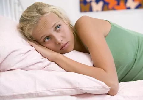 Te trezeşti în mijlocul nopţii? Află câteva trucuri să dormi mai bine