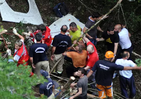TRAGEDIE! 19 MORŢI într-un GROAZNIC ACCIDENT RUTIER în Muntenegru! Vezi PRIMELE IMAGINI! 