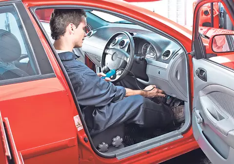 Când trebuie verificată instalaţia de aer condiţionat! Vara ai nevoie de răcoare şi de curăţenie în autoturism