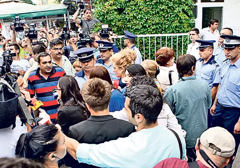 Dezvăluiri şocante ale elevilor care au dat ieri Bac-ul la Liceul Dimitrie Bolintineanu: «Ne-au sechestrat în clasă, era să leşinăm de foame şi de sete»