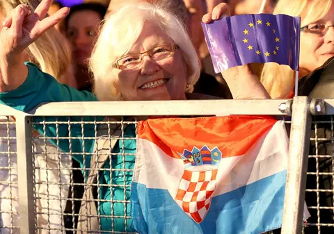 De astăzi, Croaţia este în U.E.! Zeci de mii de persoane s-au strâns pentru a sărbători evenimentul! FOTO