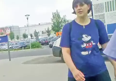 Bagă spaima în corupţi, dar e fan Mickey Mouse! Laura Codruţa Kovesi, şefa DNA, în ţinută sport la cumpărături