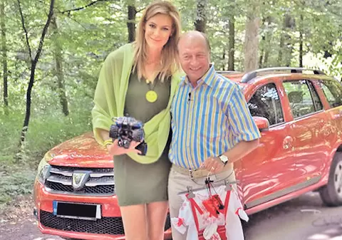 Viitoarea nepoţică a lui Traian Băsescu are deja costum popular românesc