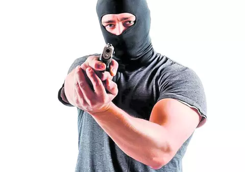 Au furat 60.000 de lei cu un pistol de jucărie!