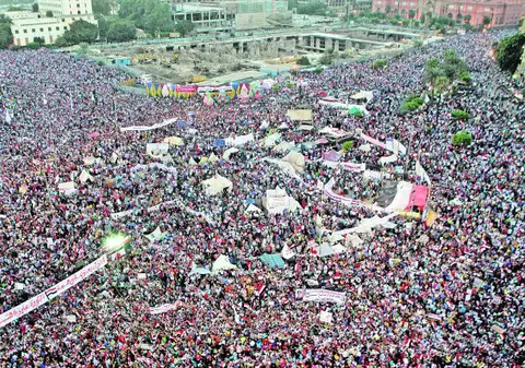 100 de morţi în luptele de stradă din Egipt 