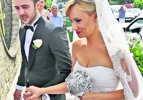 DE CE s-a temut BEBELUŞA OANA să le arunce BUCHETUL fetelor nemăritate